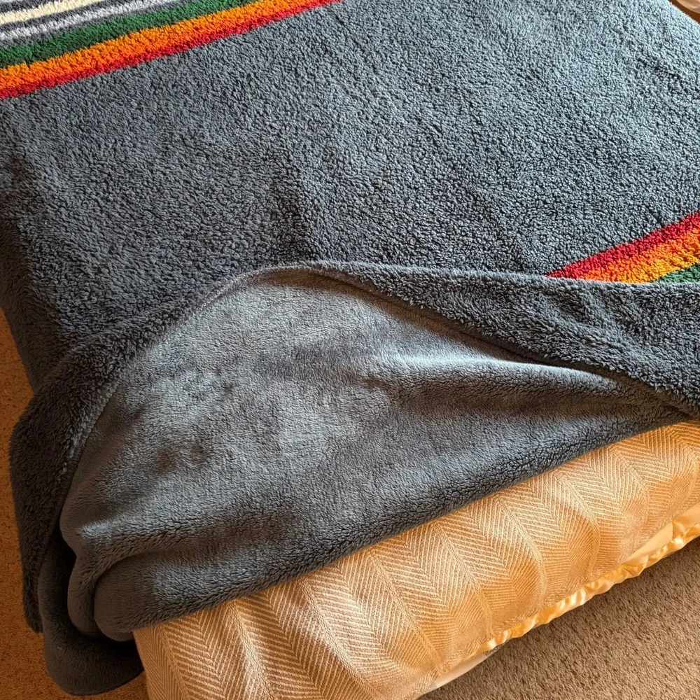 Pendleton Sherpa Fleece Blanket Oversized Queen 94x98 Blue Glacier Stripe Plush